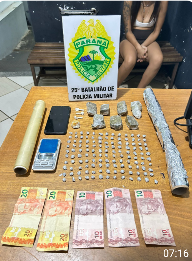 Polícia Militar realizou uma operação para comba-ter o tráfico de  drogas no Jardim Alvorada.