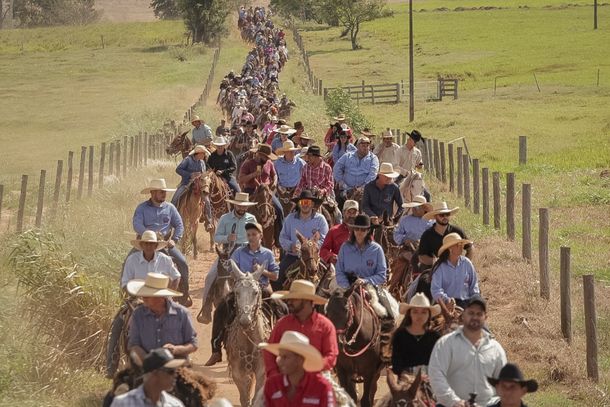 Traia Véia agita Cafezal do Sul: Cavalgada do Trabalhador promete música, tradição e festa!