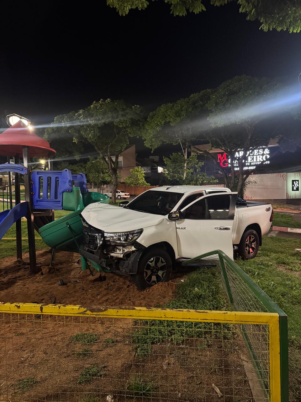 Veículo furtado, é  recuperado na praça do Japão.