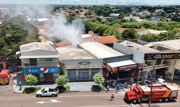 Incêndio de grandes proporções,