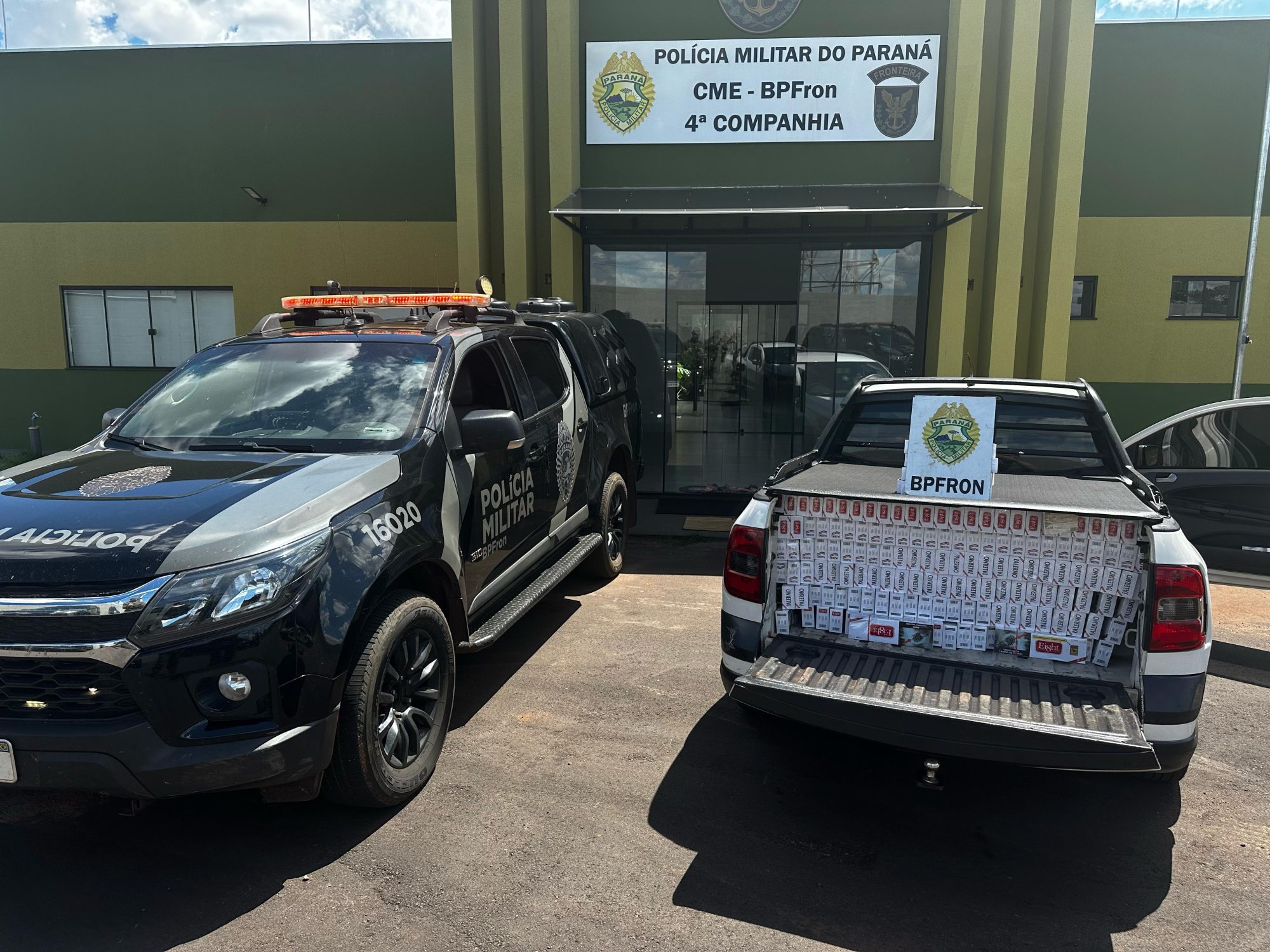 BPFRON PRENDE HOMEM COM CARRO CARREGADO DE CIGARROS CONTRABANDEADOS.