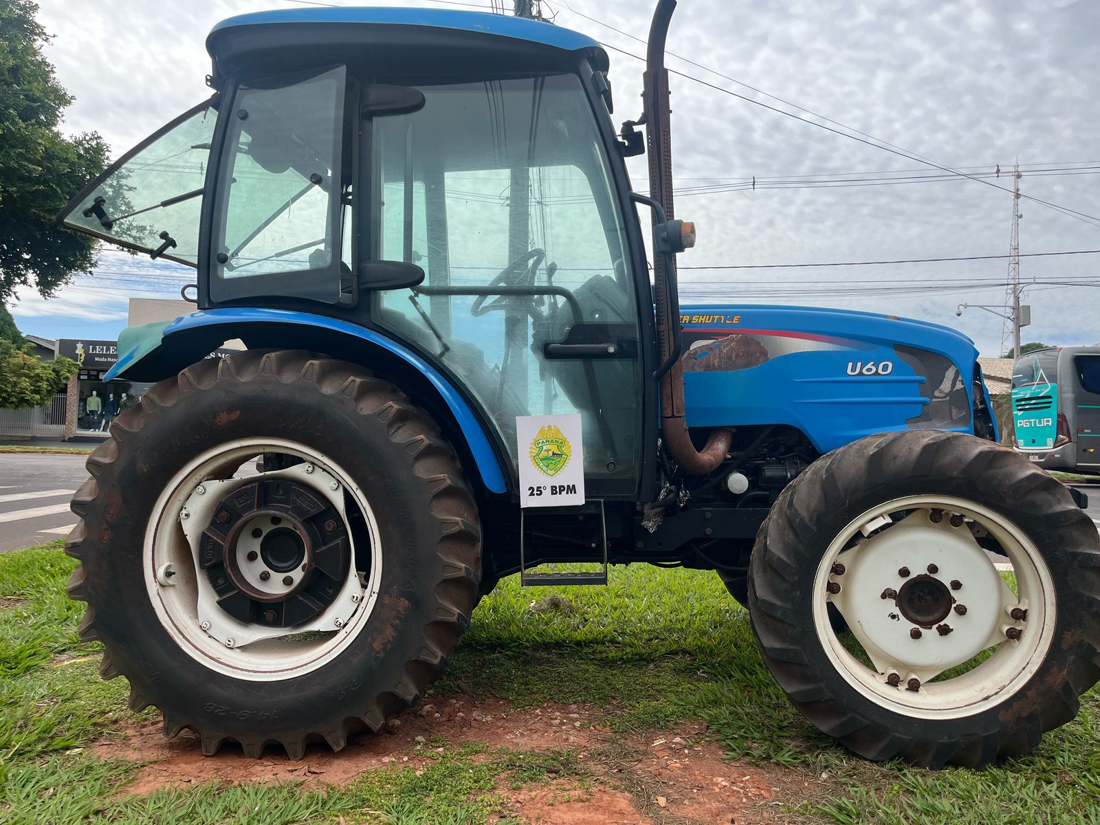 Veículo recuperado, Trator marca LS Tractor,