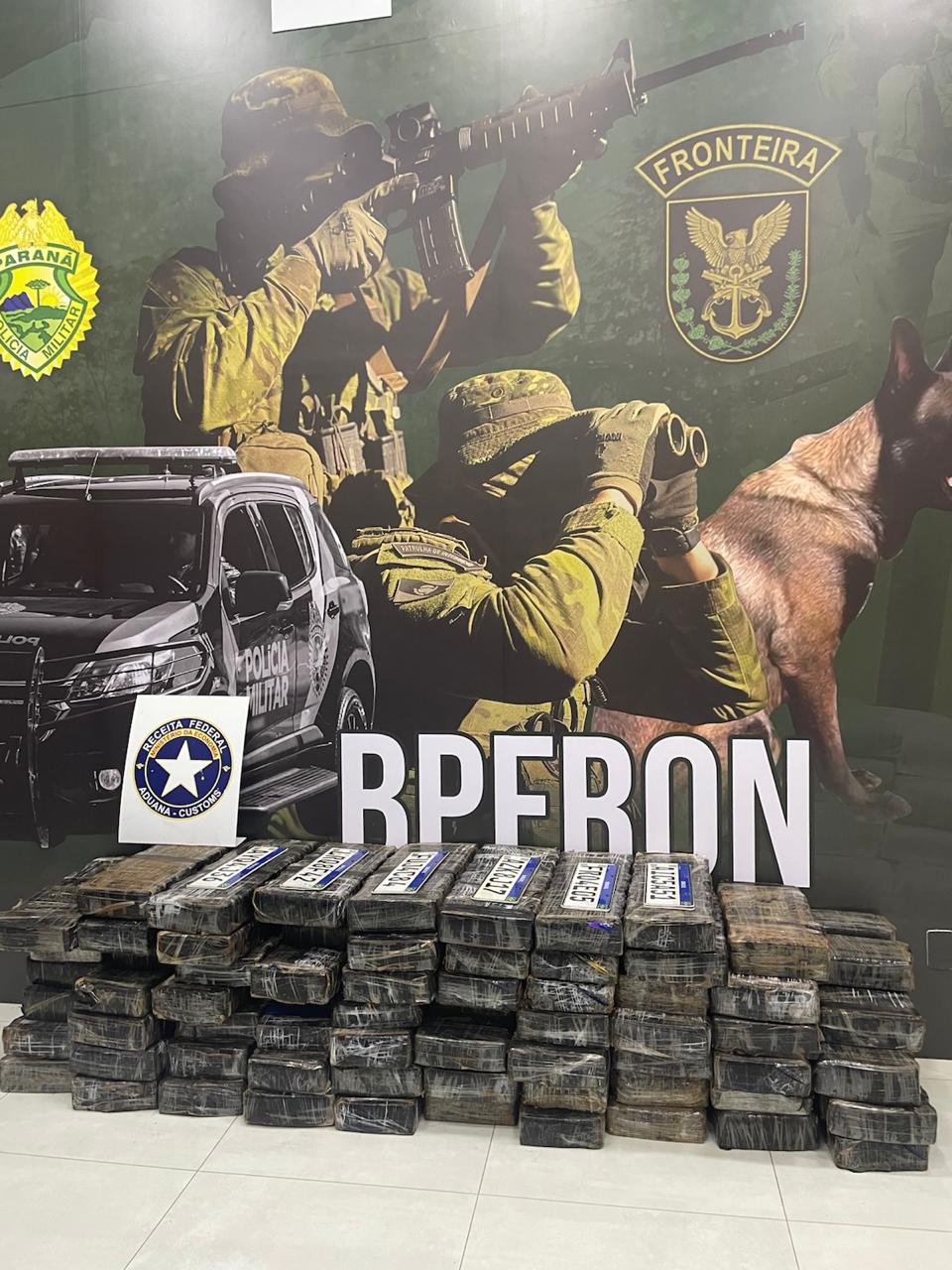 BPFRON PRENDE HOMEM CONDUZINDO VEÍCULO CARREGADO COM MACONHA.