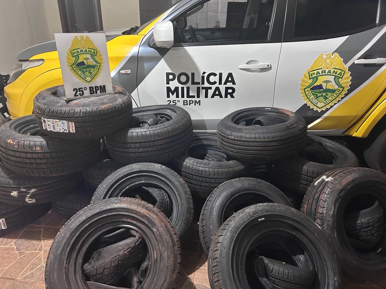 Automóvel Fiat/Linea de cor prata; 72 pneus de marcas diversas. e apreendido pela policia após abordagem cafezal do sul.