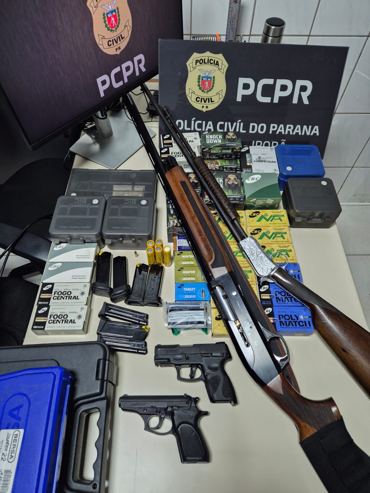 POLÍCIA CIVIL DE IPORÃ CUMPRE MANDADO DE BUSCA, E APREENDE ARMAS E MUNIÇÕES EM RESIDÊNCIA DE INVESTIGADO POR COMÉRCIO ILEGAL DE ARMAS.