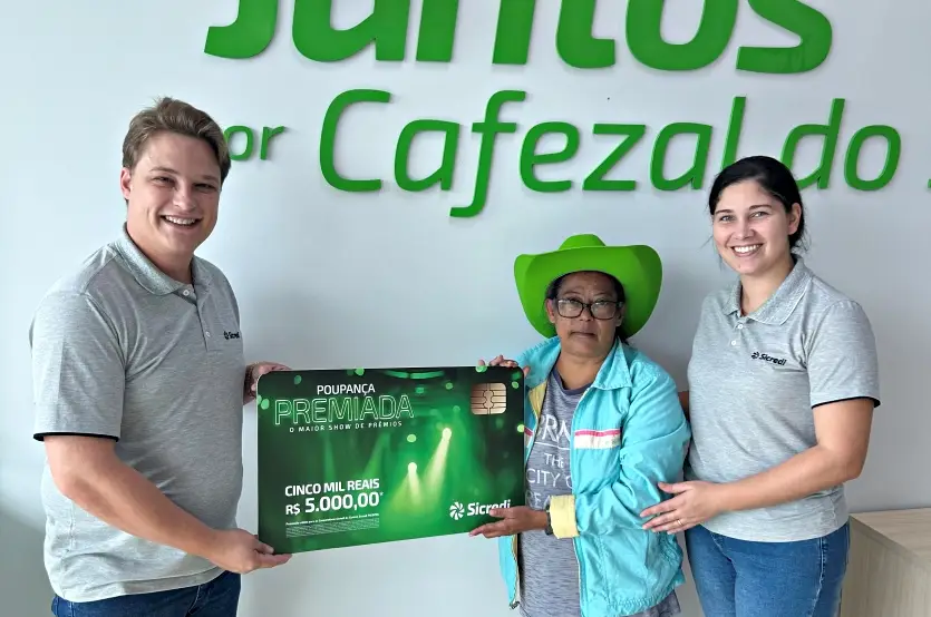Sicredi Vale do Piquiri Abcd PR/SP entrega prêmios da campanha Poupança Premiada.