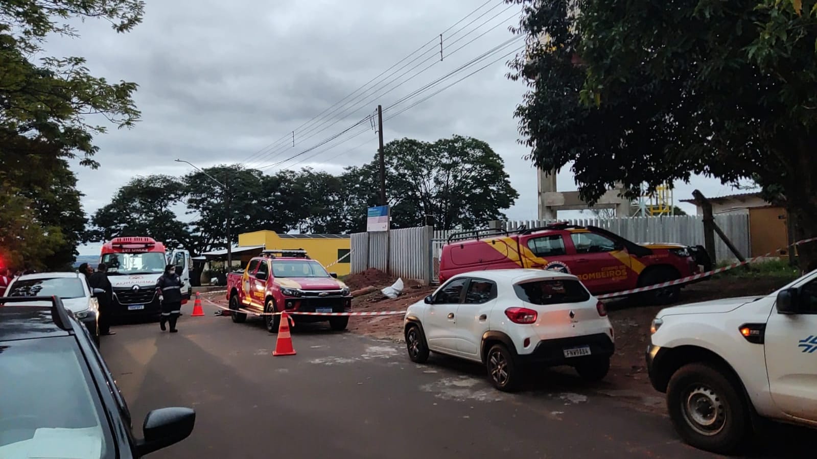 Jovem Sofre Ferimentos ao Cair em Caixa de Água da Sanepar em Cafezal do Sul.