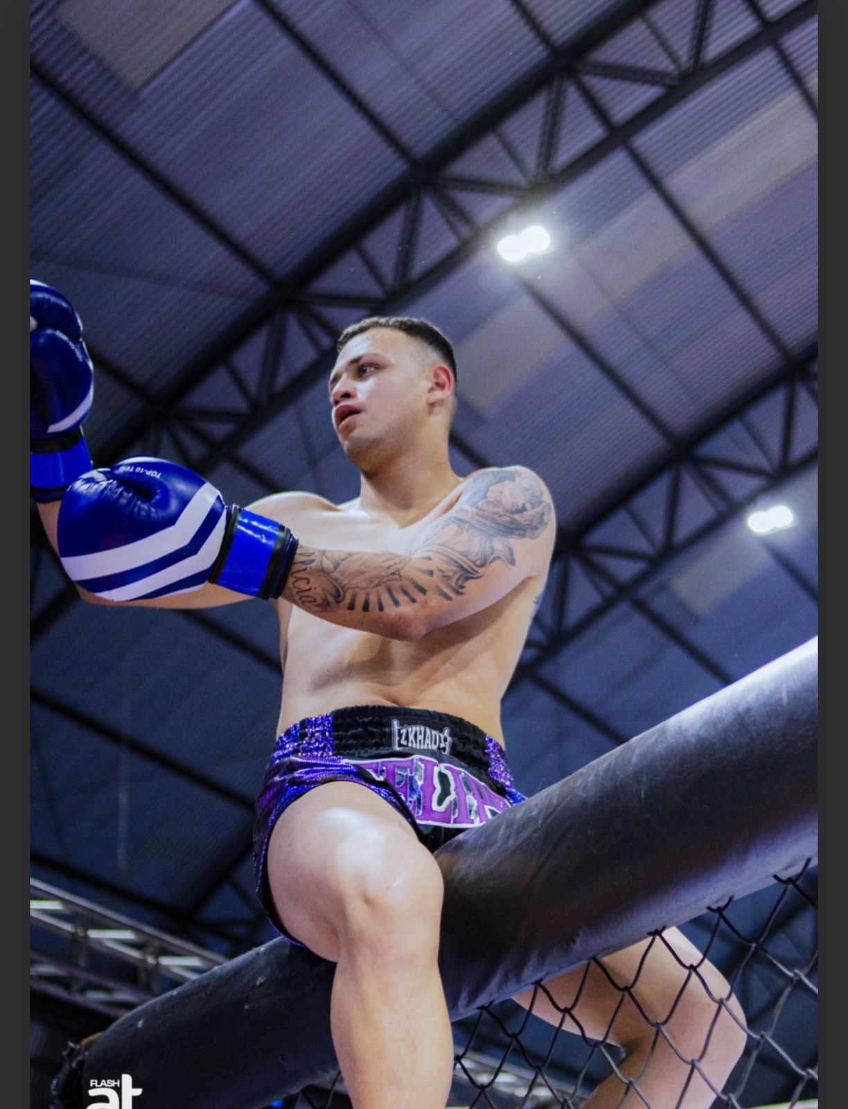 Silvio Santana de morais mestre de Muay Thai;de cafezal do sul Paraná para o mundo das artes marciais.