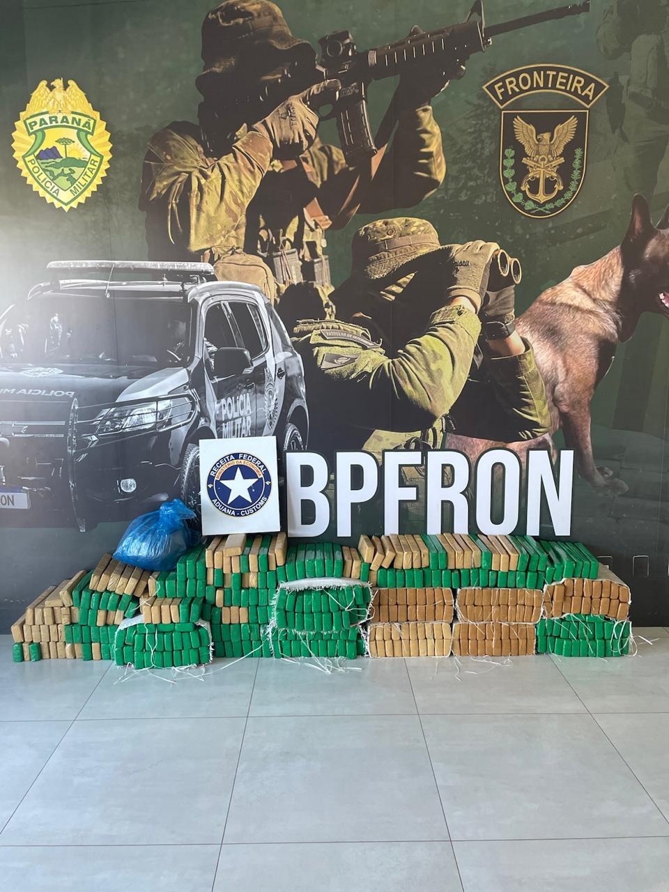 BPFRON E RECEITA FEDERAL APREENDEM MAIS DE TREZENTOS QUILOS DE MACONHA E PRENDEM HOMEM EM TAPEJARA – PR