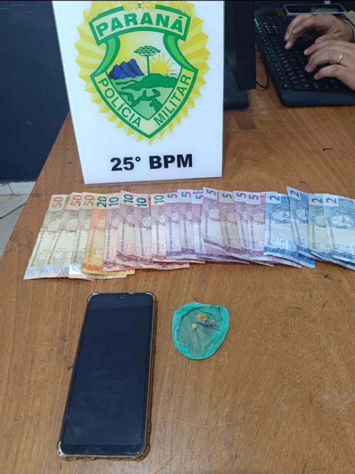 Indivíduos em associação para o tráfico de drogas,  na antiga  rodoviária velha em Umuarama.