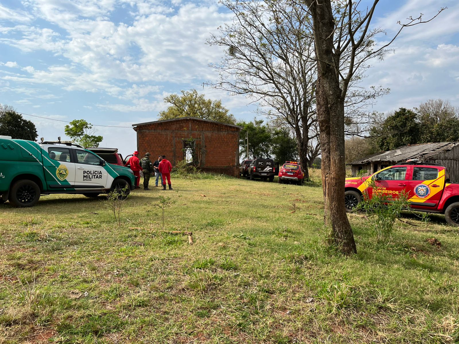 Bomba a policia encontra cartucho ,e disparos  de nove milímetro  a onde as quatro  cobradores  desapareceram.