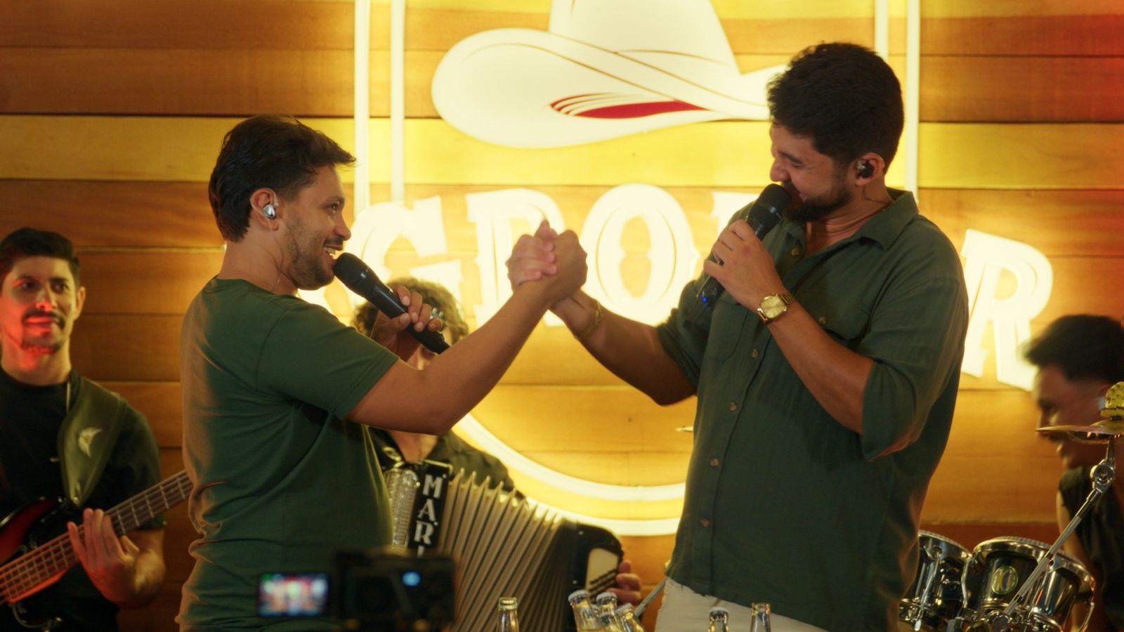 Vitor e Andrew, a dupla vem se consolidando com trabalhos que misturam emoção e ousadia,