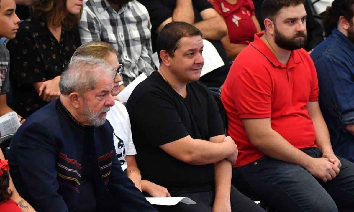 Filho de Lula é citado em escândalo da CPMI do INSS.
