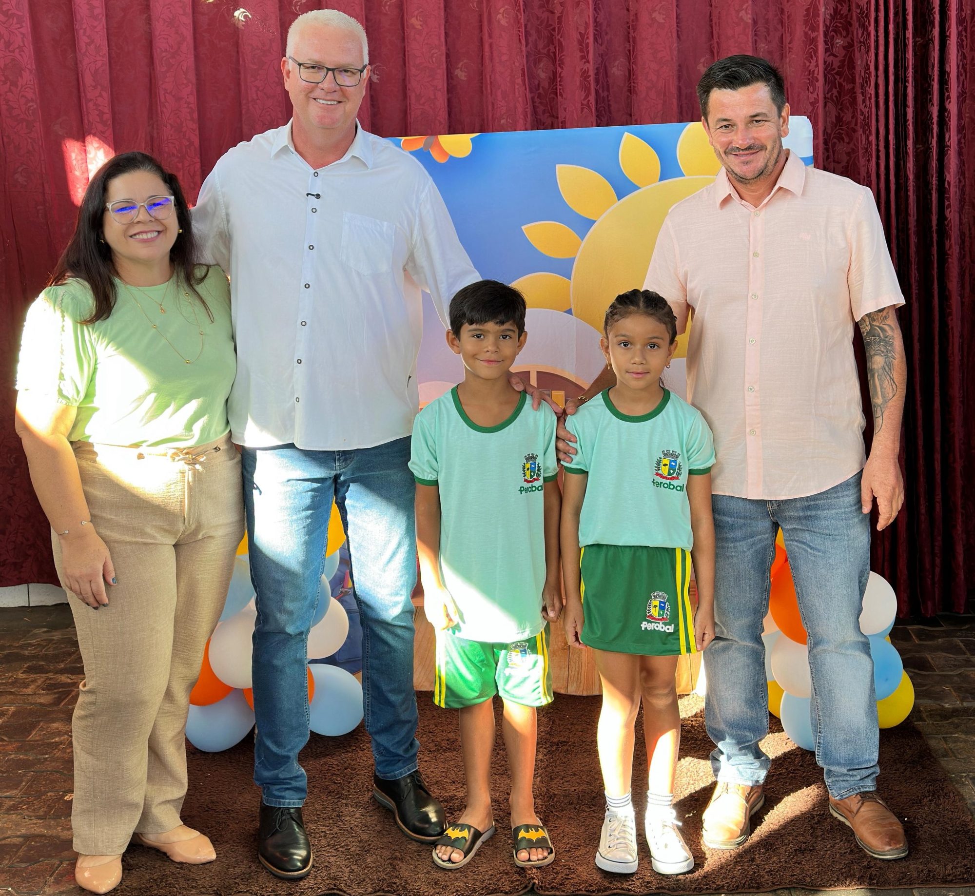 Prefeitura de Perobal realiza entrega de uniformes para 950 alunos da rede municipal