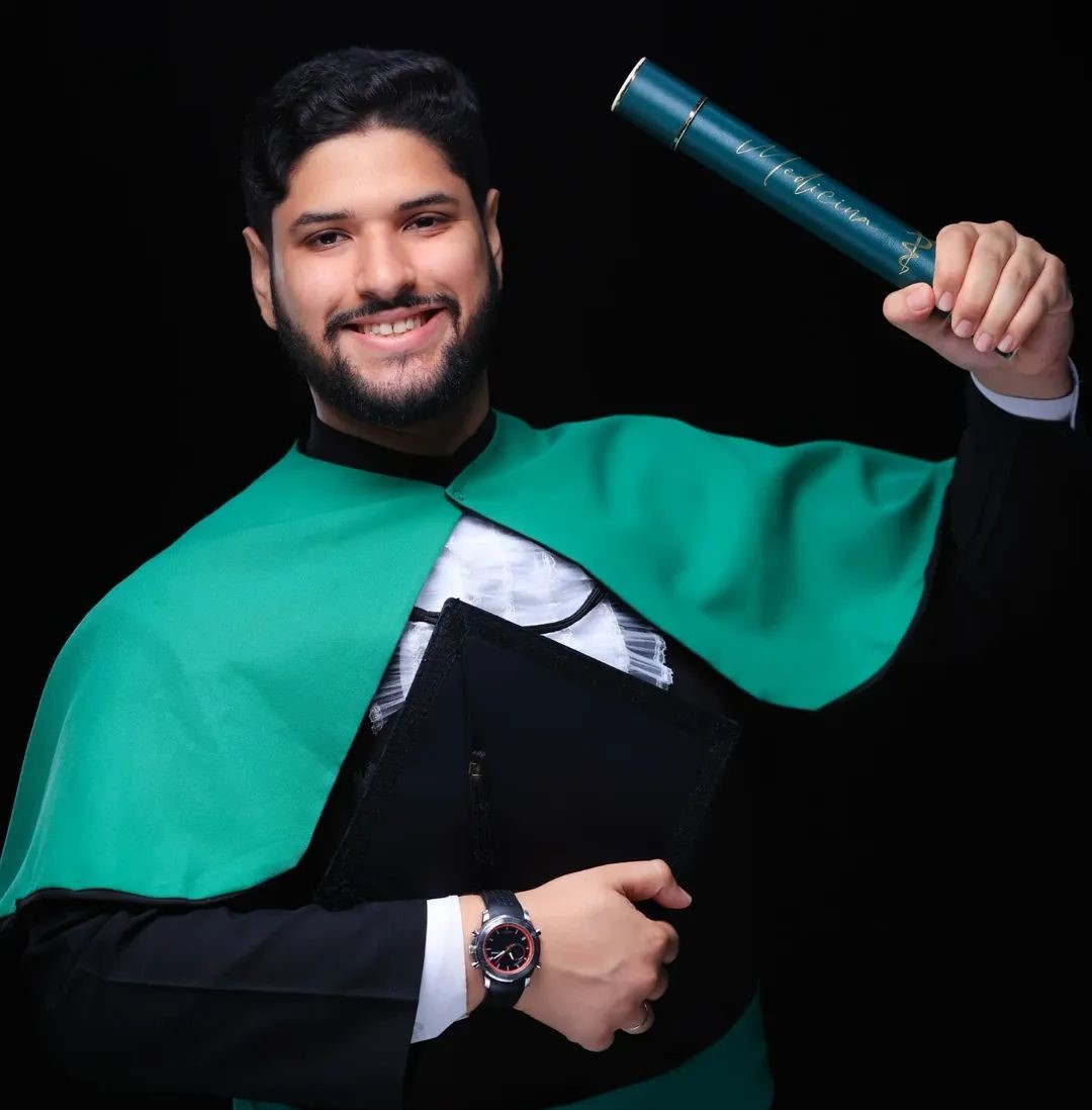 Jovem conquista diploma de Medicina pela UNILA