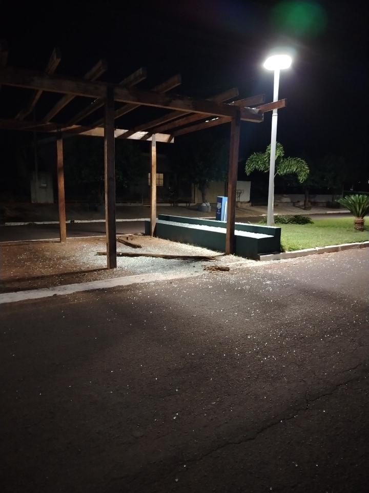 Estrutura de obra pública apresenta danos em Cafezal do sul