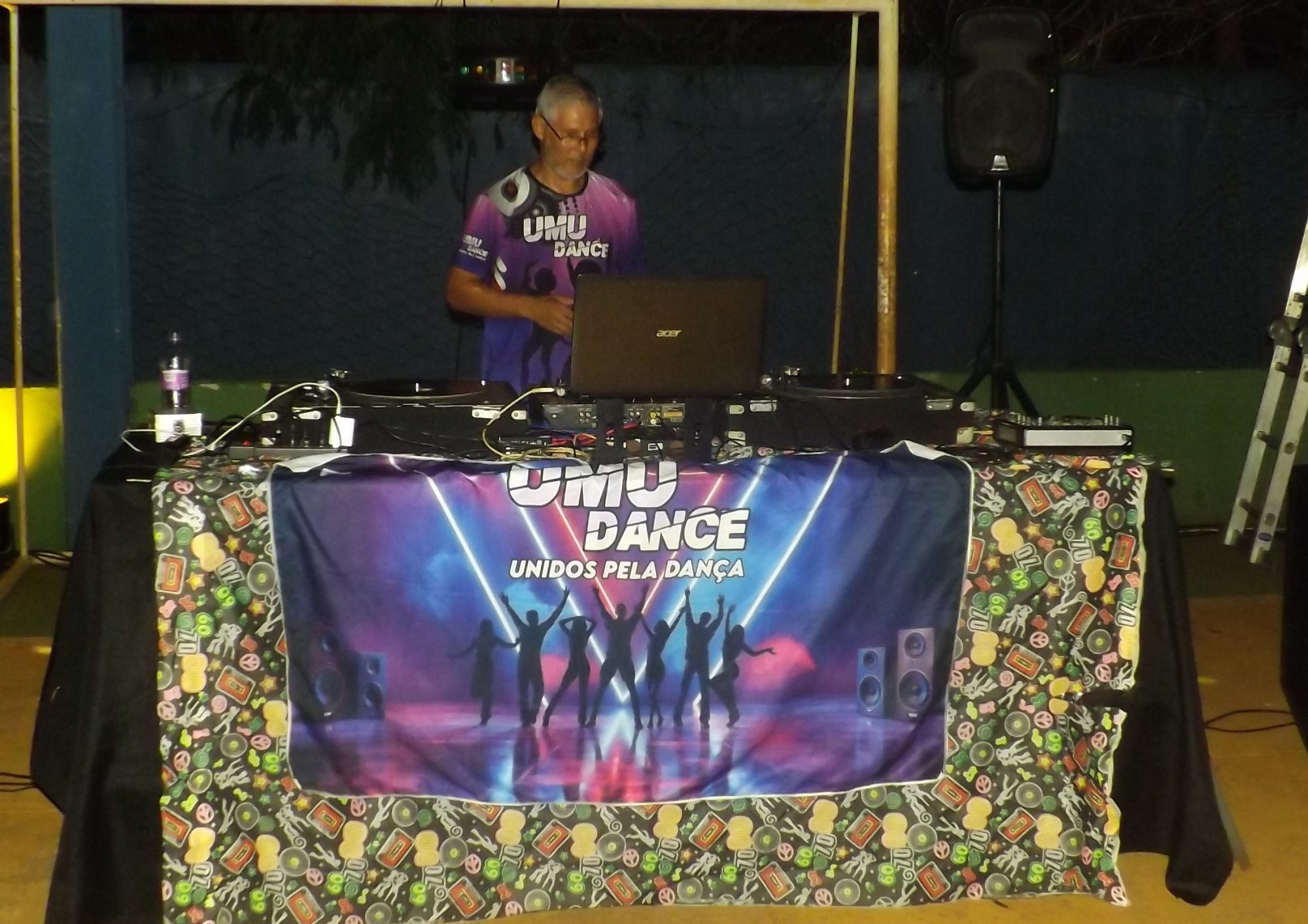 Noite do Flashback em Cafezal do Sul foi um grande sucesso com Amigos do flashback e Umu Dance de Umuarama