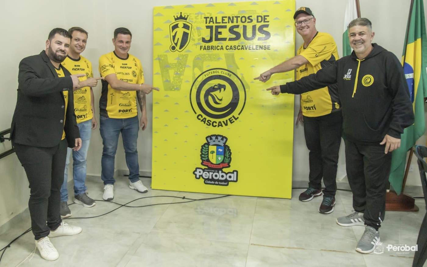 Perobal recebe kits do Projeto Talentos de Jesus em noite histórica
