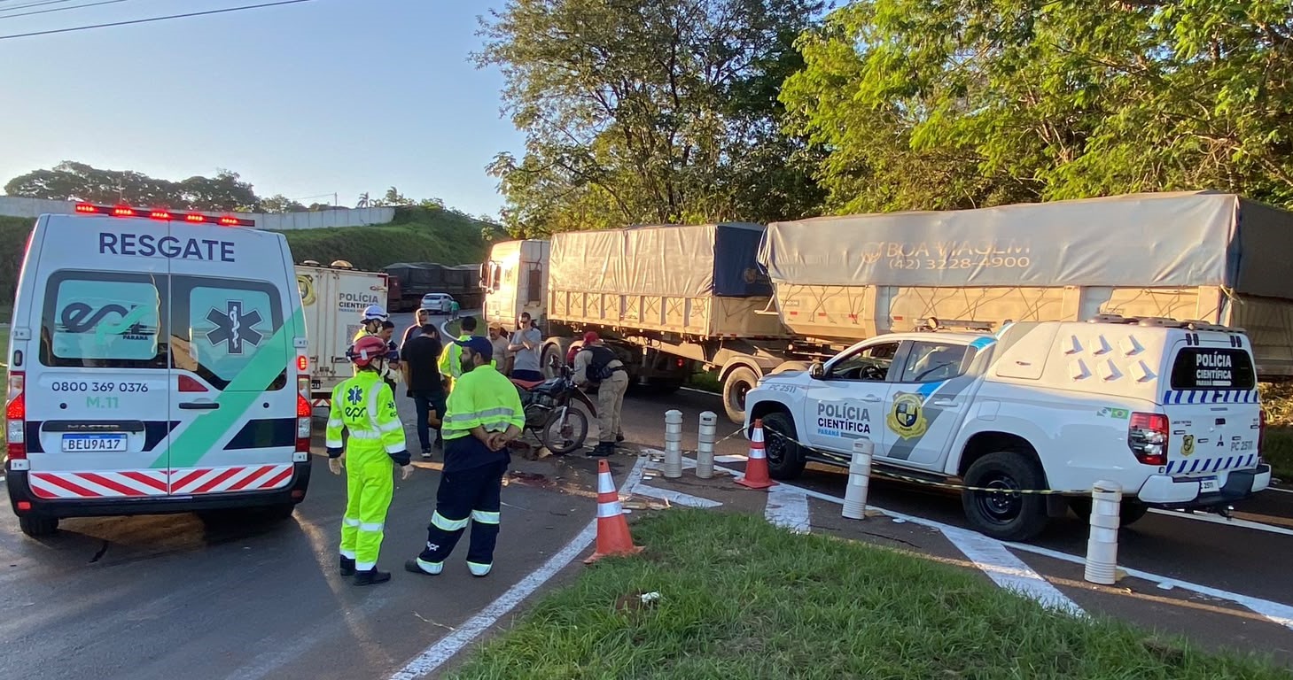 Acidente fatal na PR-323 em Umuarama: motociclista morre e caminhoneiro é detido por omissão de socorro